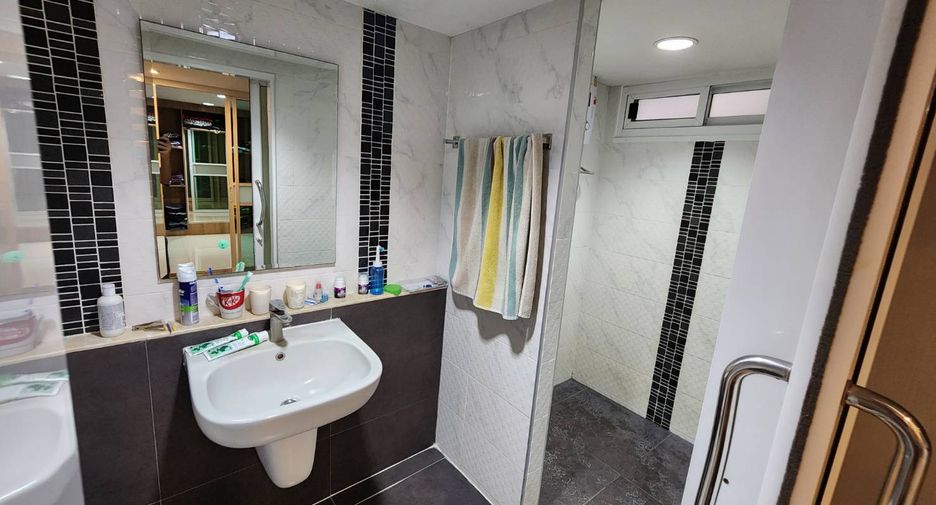 For sale 191 bed apartment in Wang Thonglang, Bangkok