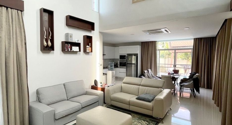 For rent 3 ベッドルーム villa in Sattahip, Chonburi