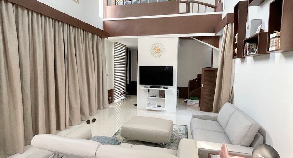 For rent 3 ベッドルーム villa in Sattahip, Chonburi