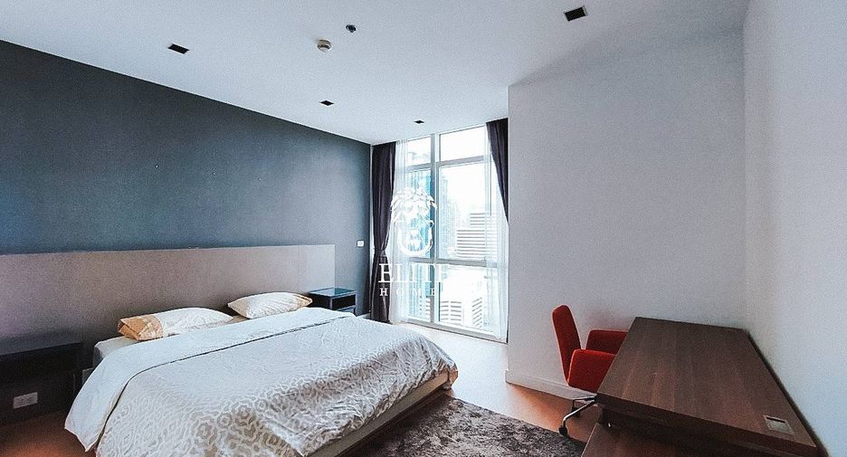 For rent 2 bedrooms condo in Pathum Wan, Bangkok