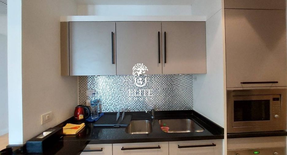 For rent 2 bedrooms condo in Pathum Wan, Bangkok