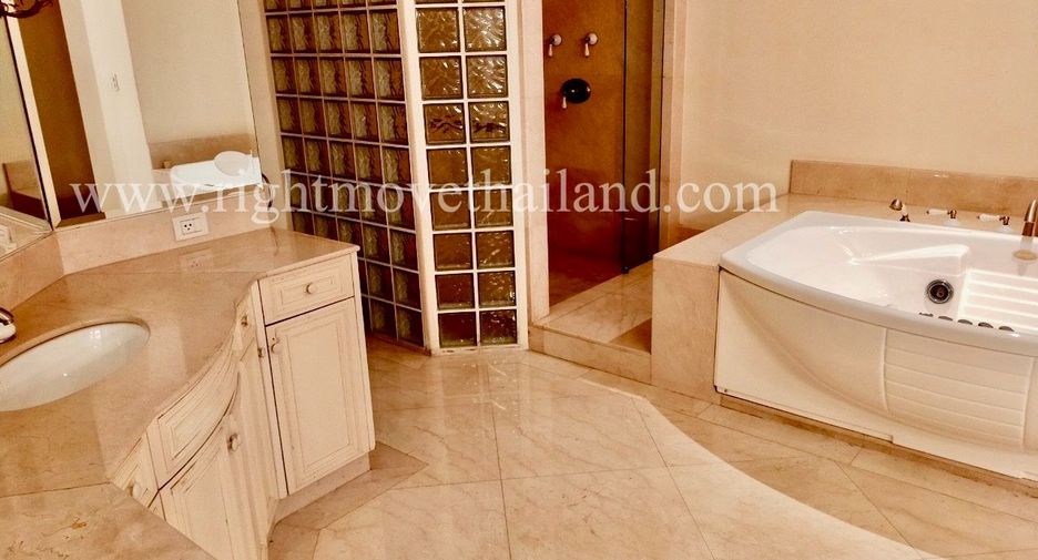 For rent 4 bedrooms house in Mueang Nonthaburi, Nonthaburi