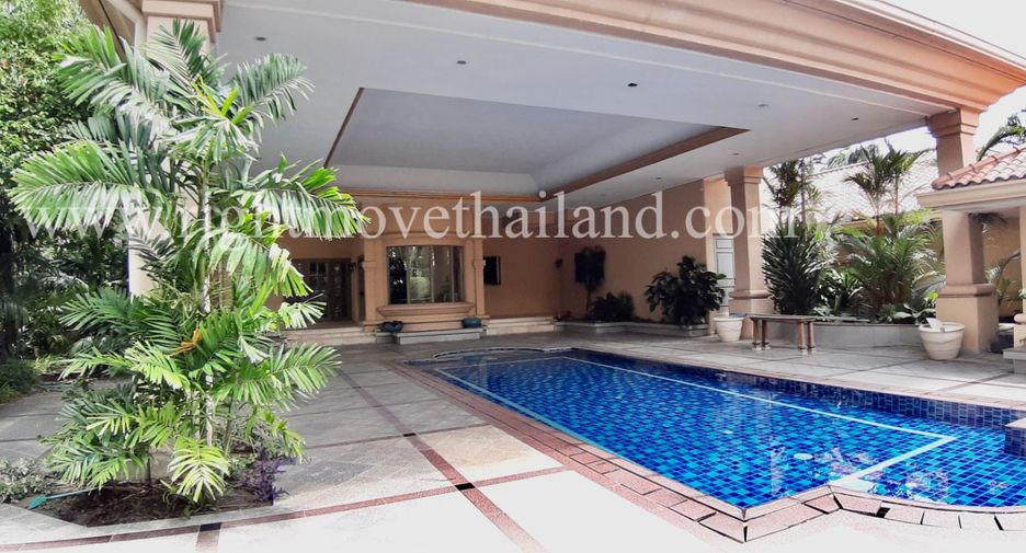 For rent 4 bedrooms house in Mueang Nonthaburi, Nonthaburi