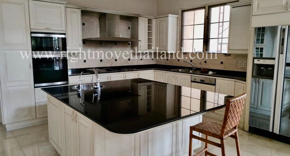 For rent 4 bedrooms house in Mueang Nonthaburi, Nonthaburi
