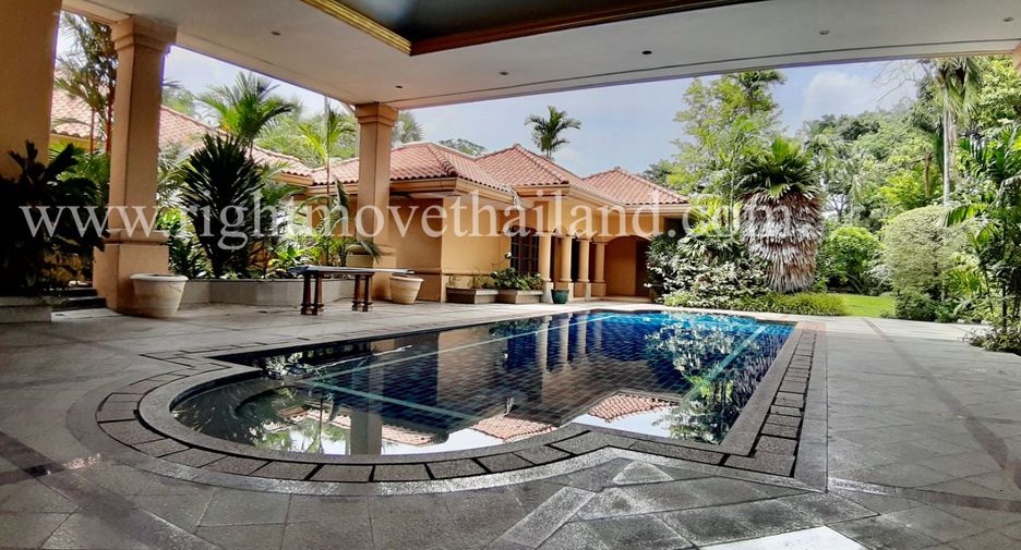 For rent 4 bed house in Mueang Nonthaburi, Nonthaburi