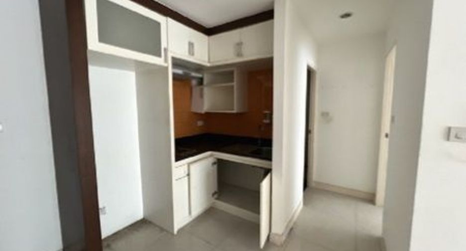 For sale studio apartment in Huai Khwang, Bangkok
