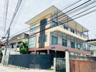 For rent 3 Beds office in Mueang Nonthaburi, Nonthaburi