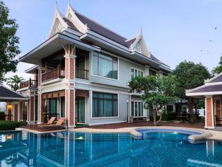 For rent 5 Beds villa in Na Jomtien, Pattaya