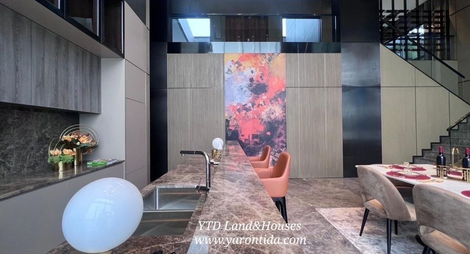 Casa en venta de 5 habitaciones en Bang Phli, Samut Prakan