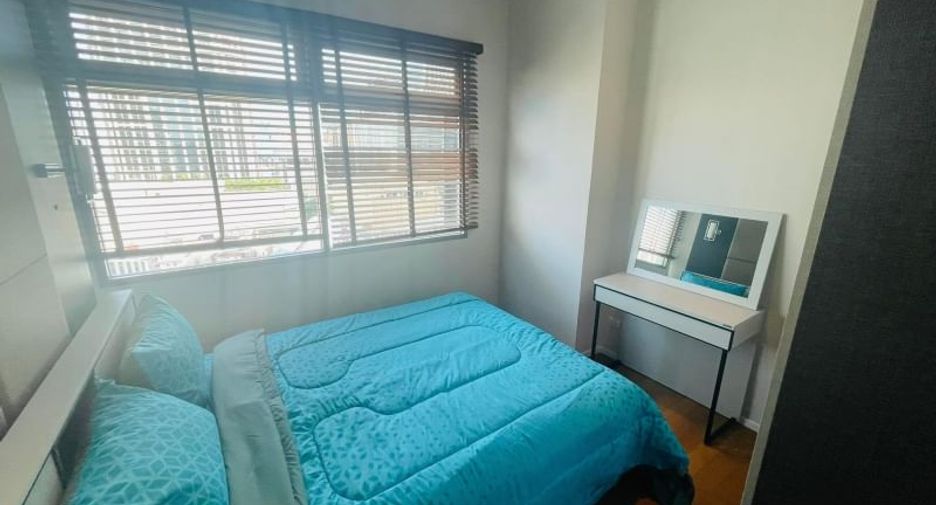 Condo en alquiler y en venta de 3 habitaciones en Khlong Toei, Bangkok