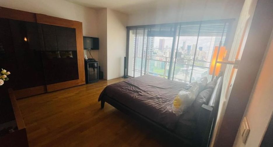Condo en alquiler y en venta de 3 habitaciones en Khlong Toei, Bangkok