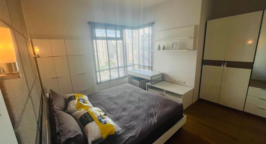 Condo en alquiler y en venta de 3 habitaciones en Khlong Toei, Bangkok