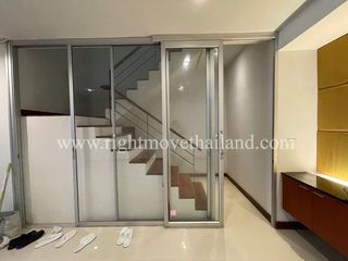 Casa adosada en alquiler de 4 habitaciones en Watthana, Bangkok