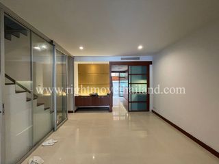 Casa adosada en alquiler de 4 habitaciones en Watthana, Bangkok