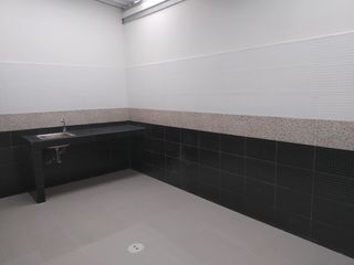 Аренда 5 спальни таунхаус в Пращет, Бангкок
