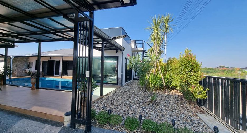 For rent 3 bedrooms villa in Saraphi, Chiang Mai