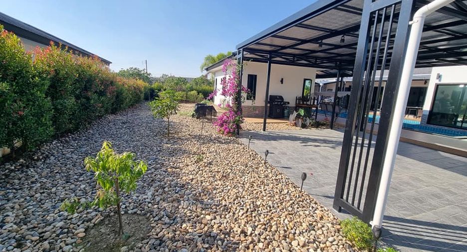 For rent 3 bedrooms villa in Saraphi, Chiang Mai