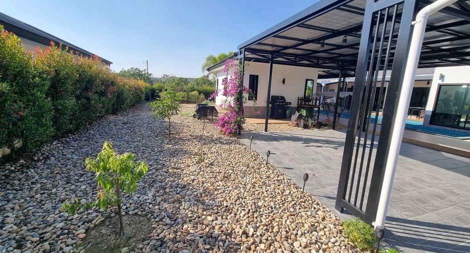 For rent 3 bedrooms villa in Saraphi, Chiang Mai