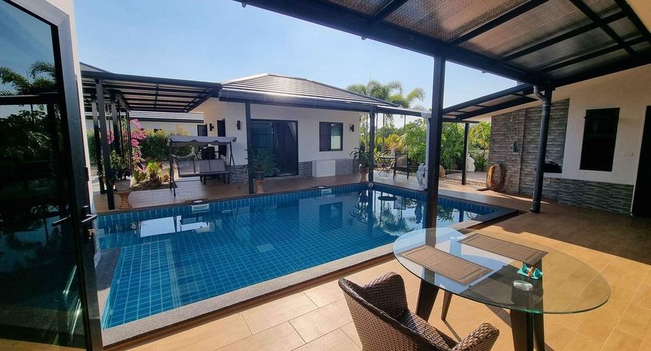 For rent 3 bedrooms villa in Saraphi, Chiang Mai