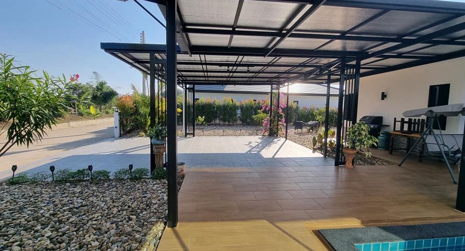 For rent 3 bedrooms villa in Saraphi, Chiang Mai