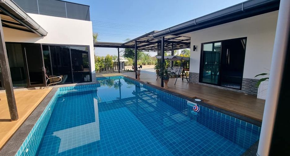 For rent 3 bedrooms villa in Saraphi, Chiang Mai