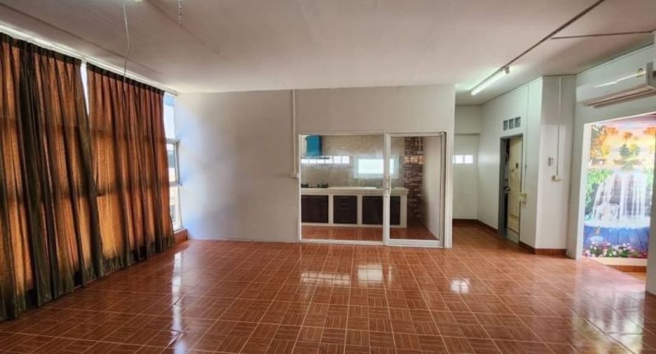 Local comercial en venta en Si Racha, Chonburi
