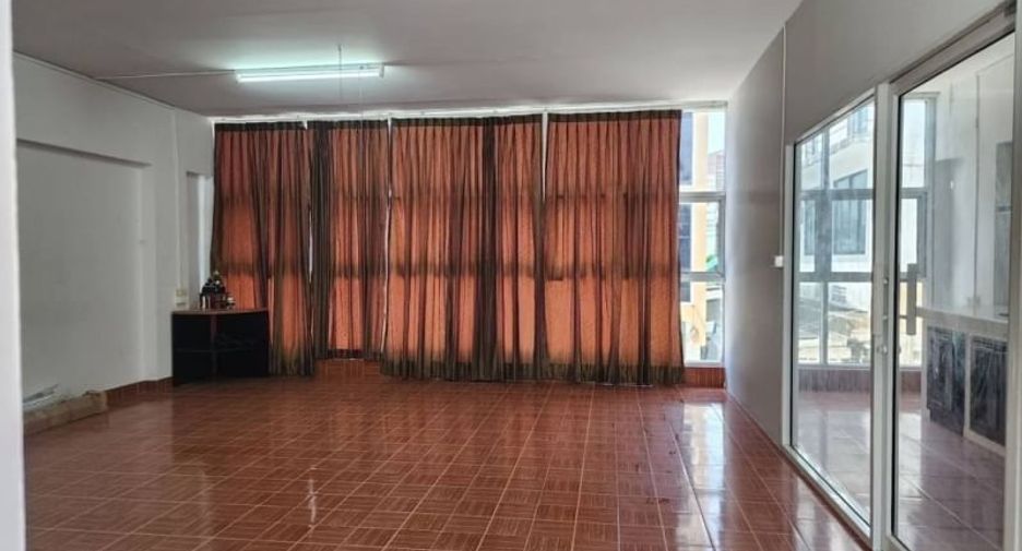Local comercial en venta en Si Racha, Chonburi
