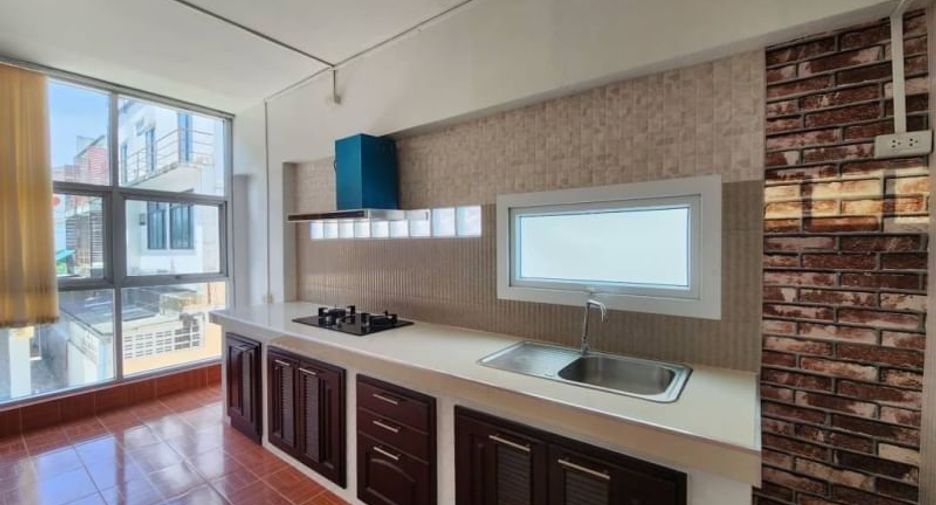 Local comercial en venta en Si Racha, Chonburi