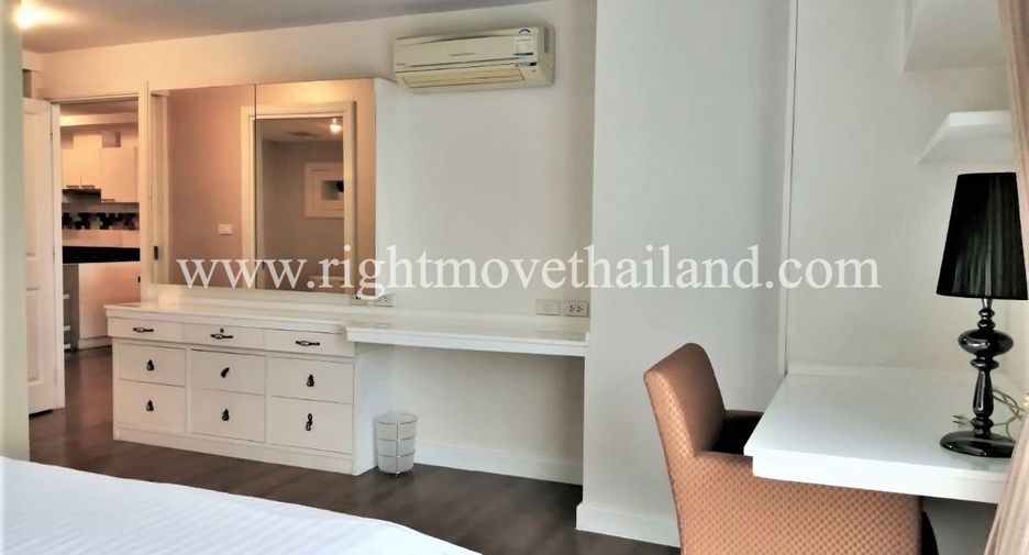 For rent 2 bed condo in Phaya Thai, Bangkok