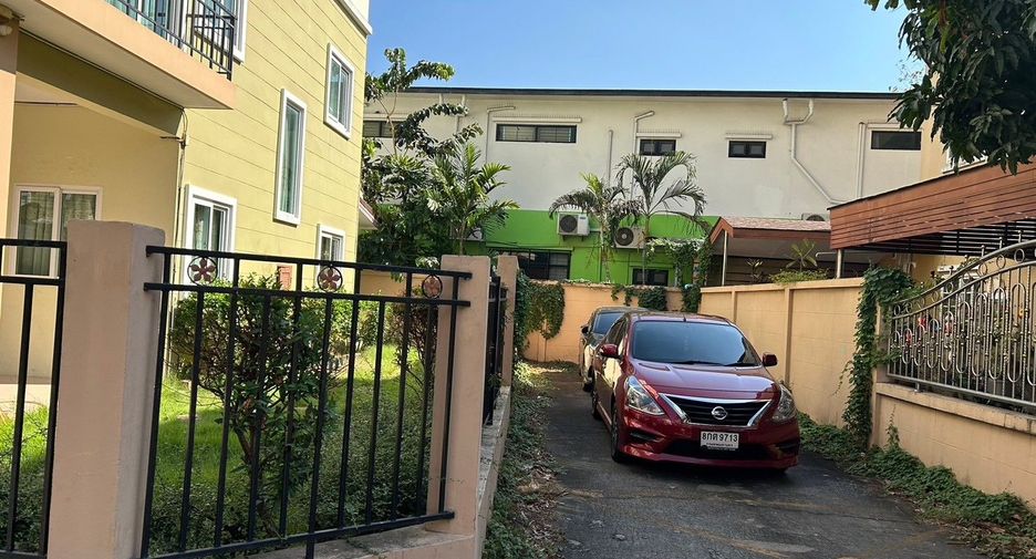 For rent 3 Beds townhouse in Bang Bua Thong, Nonthaburi