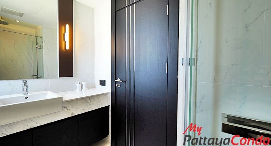 For sale 2 ベッドルーム condo in Bang Lamung, Chonburi
