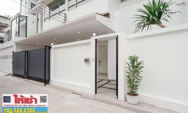出售 4 卧室 独立屋 在 Watthana, 曼谷