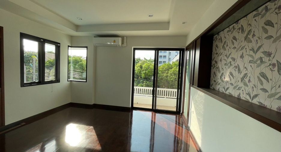 Casa en alquiler de 5 habitaciones en Suan Luang, Bangkok