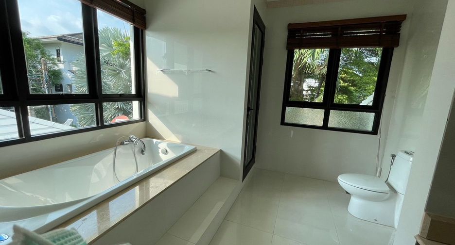 Casa en alquiler de 5 habitaciones en Suan Luang, Bangkok