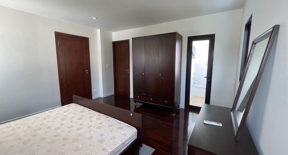 Casa en alquiler de 5 habitaciones en Suan Luang, Bangkok
