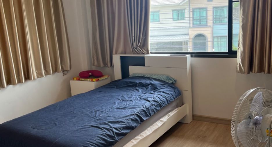 Haus zum Kauf mit 4 Zimmer in Mueang Pathum Thani, Pathum Thani