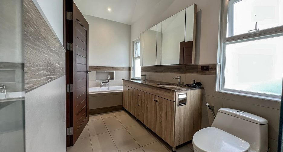 For sale 4 bedrooms villa in Hua Hin, Prachuap Khiri Khan