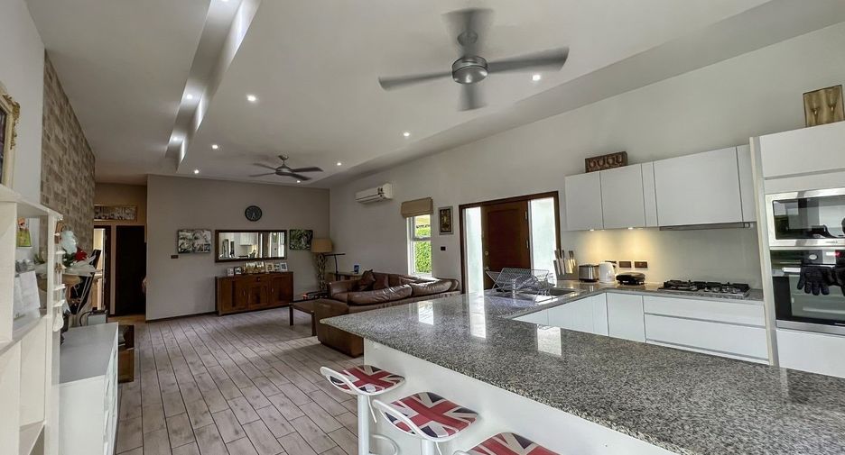 For sale 4 bedrooms villa in Hua Hin, Prachuap Khiri Khan