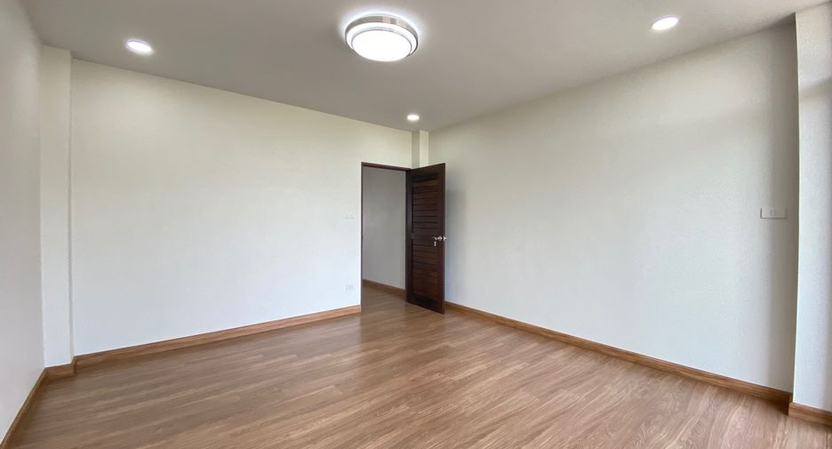 For sale 2 bedrooms retail Space in Mueang Chiang Mai, Chiang Mai