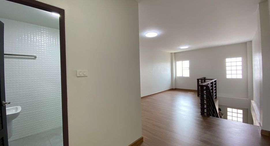 For sale 2 bedrooms retail Space in Mueang Chiang Mai, Chiang Mai