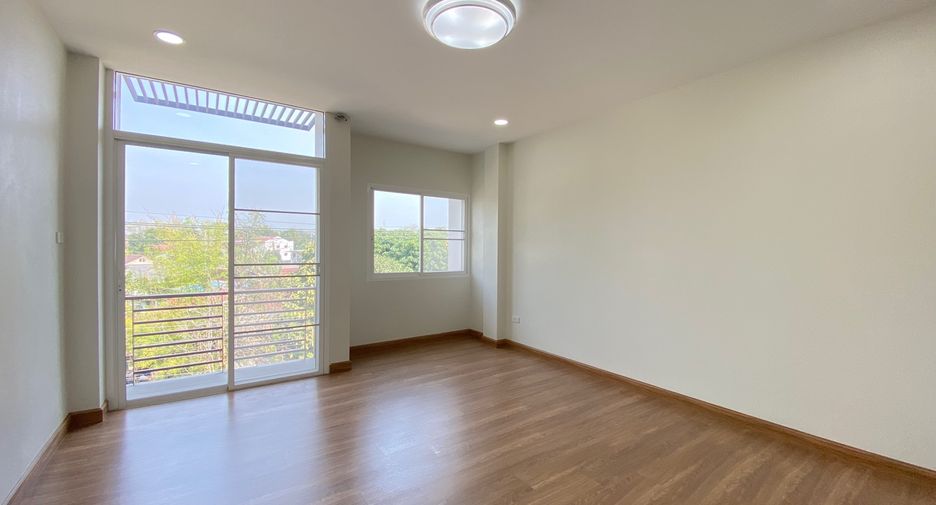 For sale 2 bedrooms retail Space in Mueang Chiang Mai, Chiang Mai