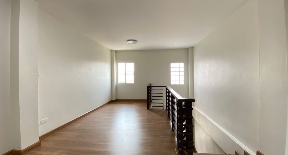 For sale 2 bedrooms retail Space in Mueang Chiang Mai, Chiang Mai