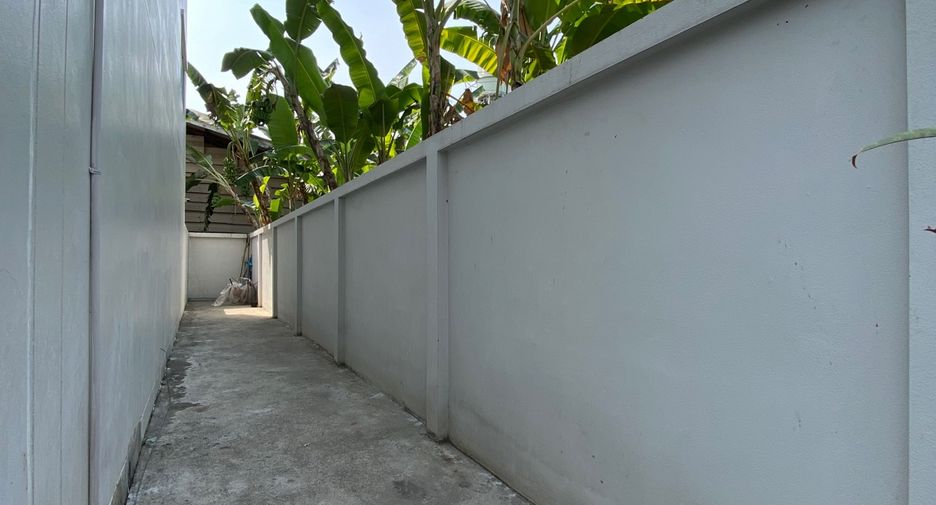 For sale 2 bedrooms retail Space in Mueang Chiang Mai, Chiang Mai
