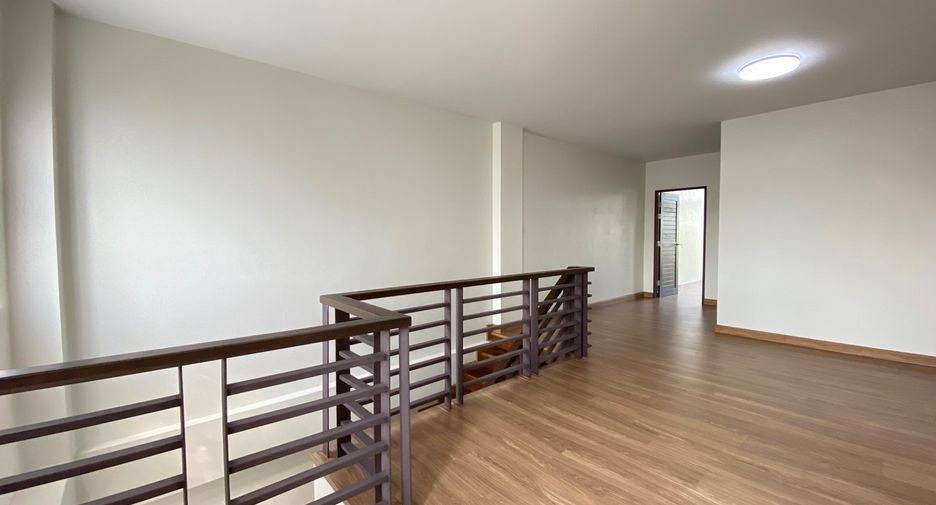 For sale 2 bedrooms retail Space in Mueang Chiang Mai, Chiang Mai