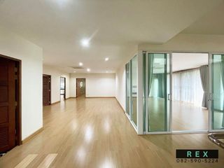 For sale 5 bed office in Phra Khanong, Bangkok