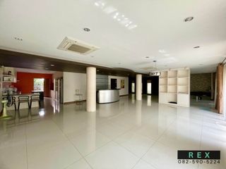 For sale 5 bed office in Phra Khanong, Bangkok