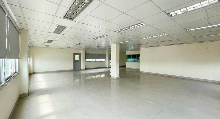 For sale 5 bed office in Phra Khanong, Bangkok