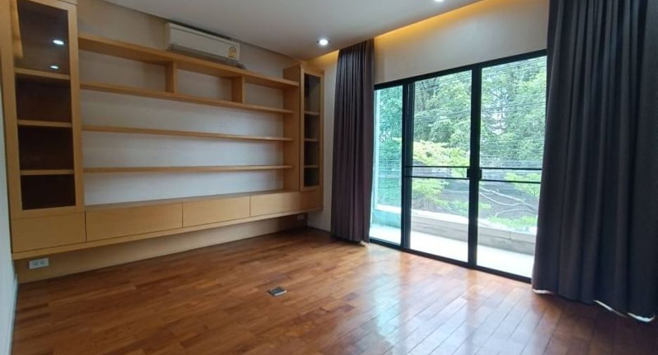 For rent 5 Beds house in Mueang Chiang Mai, Chiang Mai