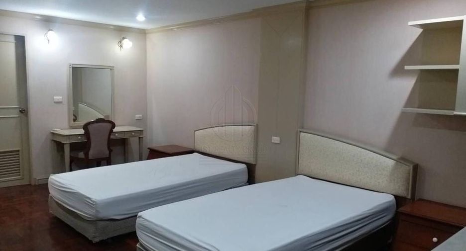 For rent 3 bedrooms condo in Watthana, Bangkok