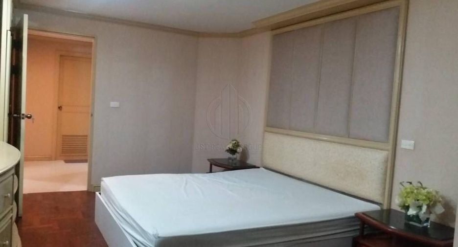 For rent 3 bedrooms condo in Watthana, Bangkok